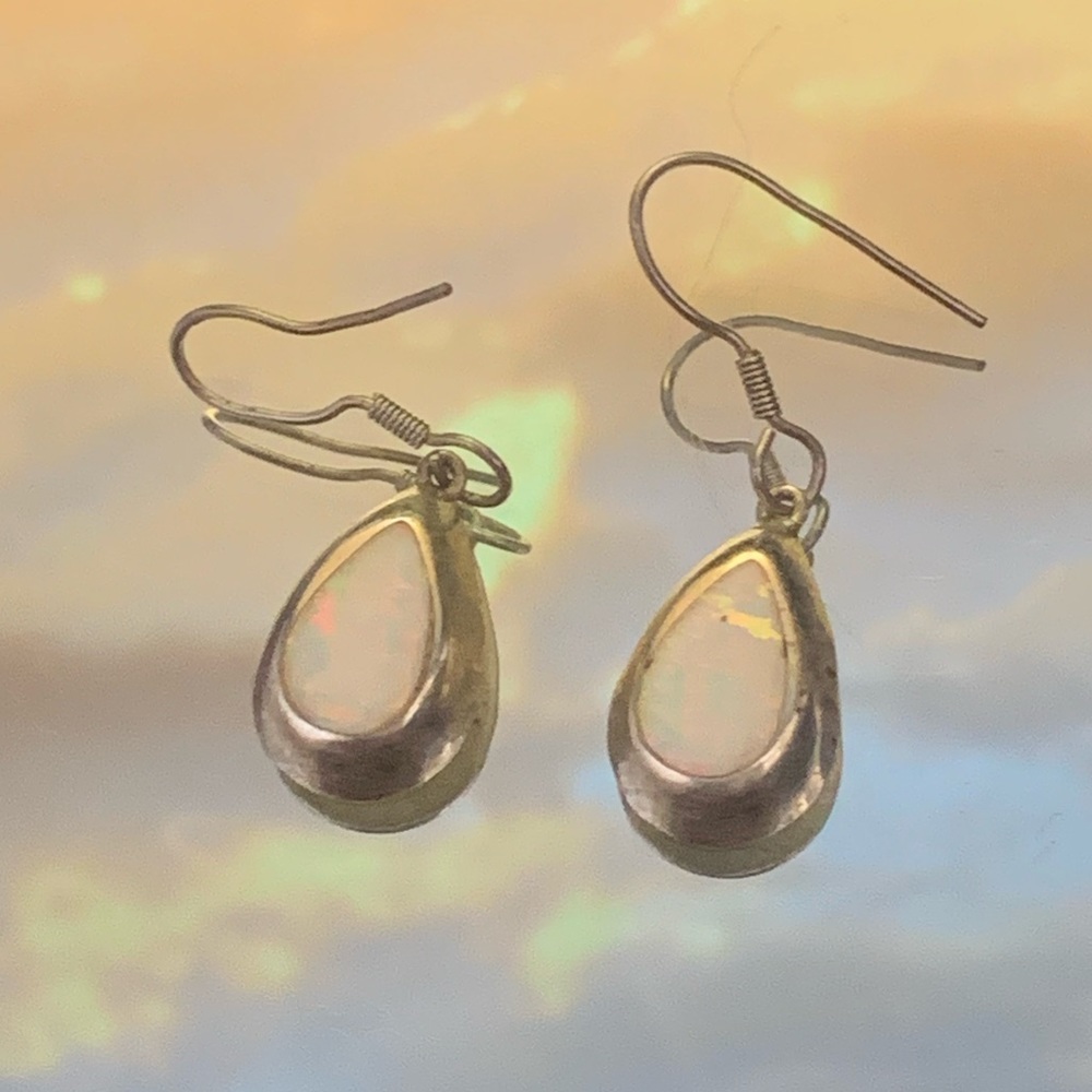 🤍⛓💧Mexican Opal Teardrop Shaped Earrings💧⛓🤍
